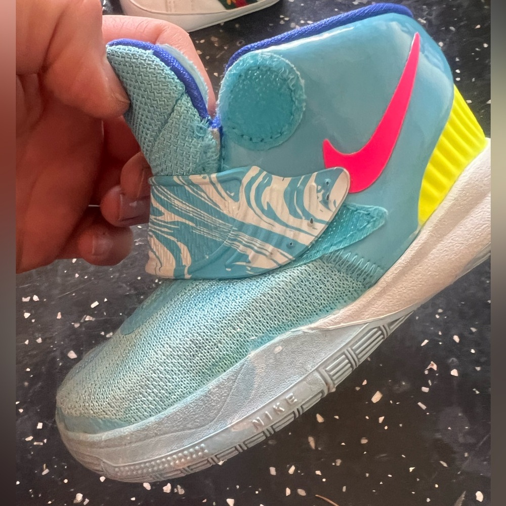 Nike Kyrie toddler 6c